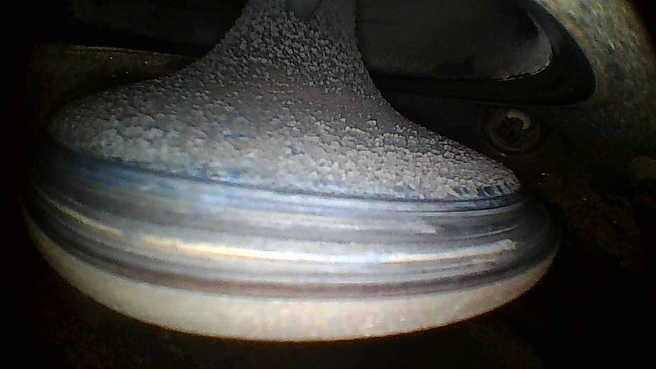 Borescope reference image: intake valve seat with valve open