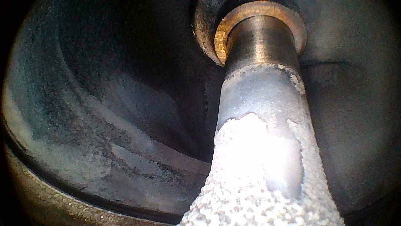 Borescope reference image: intake valve stem and guide